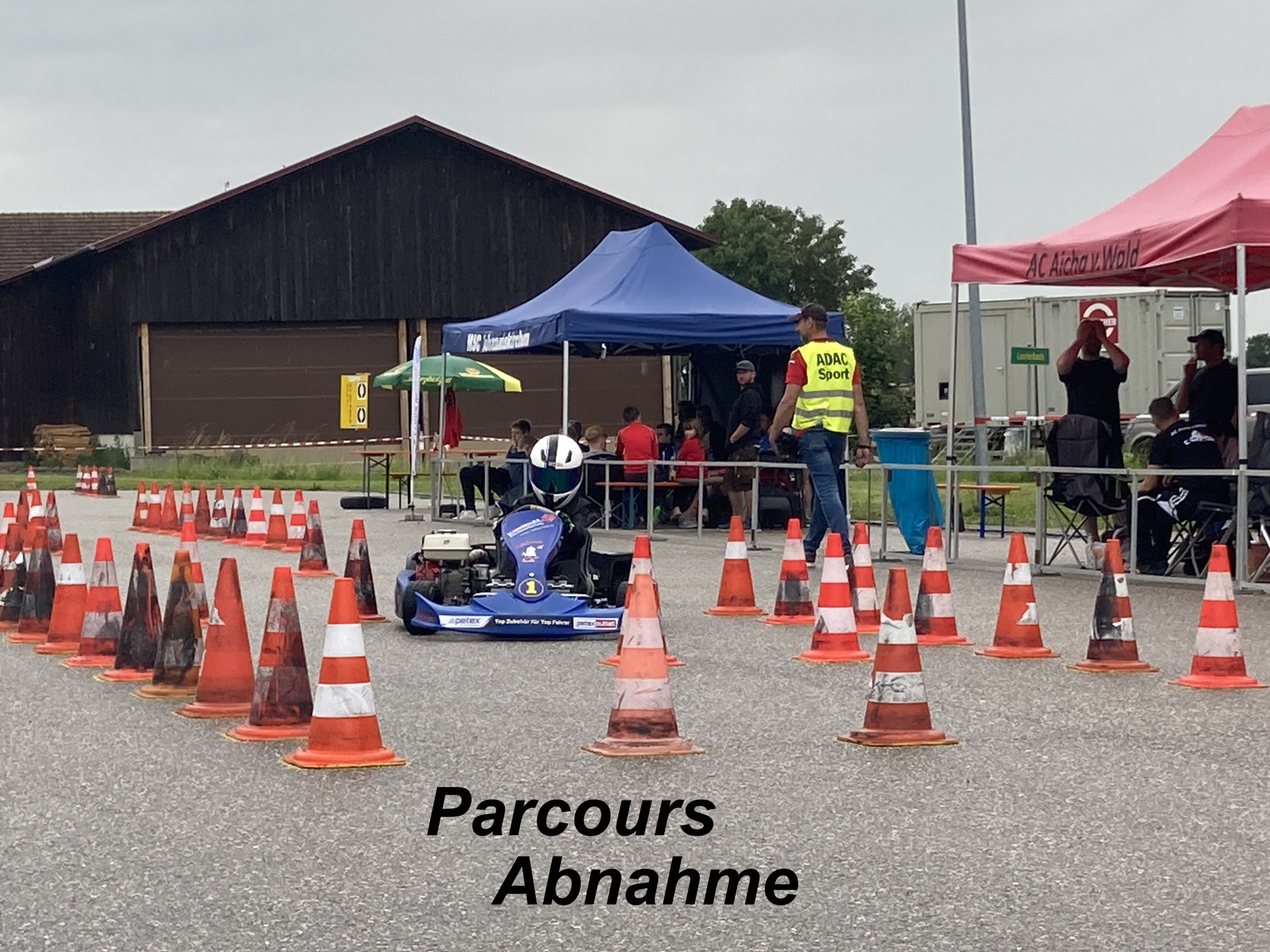 Parcours Abnahme im Kart-Slalom