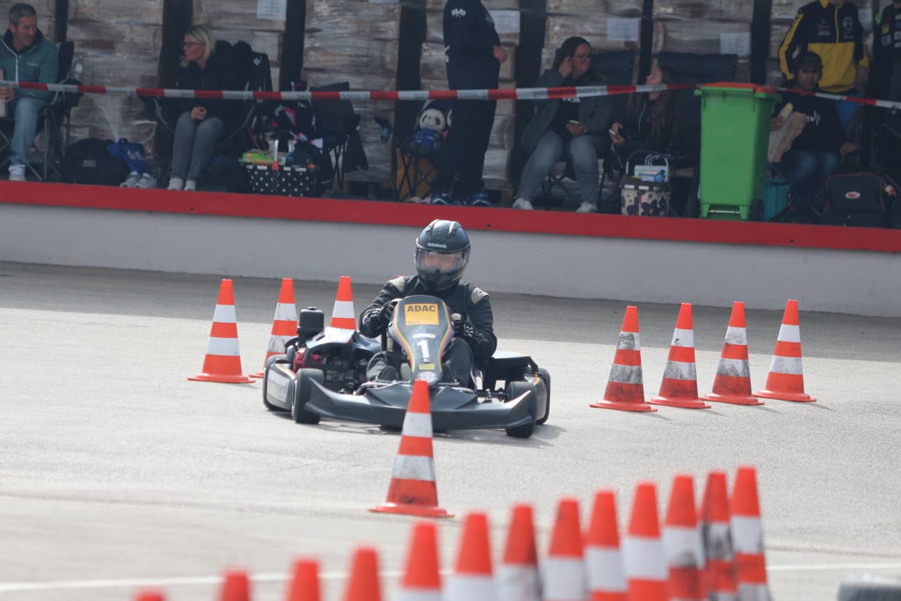 Super-Kart-Slalom im Parcours